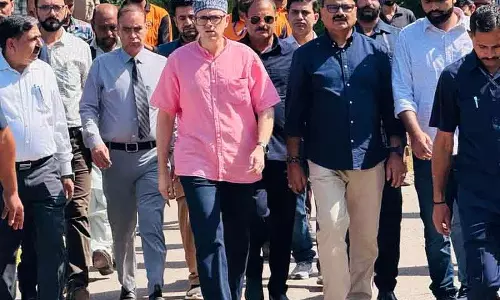 मुख्यमंत्री उमर अब्दुल्ला ने भूमि धंसाव प्रभावित गांव कलाबन का दौरा किया मुख्यमंत्री उमर अब्दुल्ला ने भूमि धंसाव प्रभावित गांव कलाबन का दौरा किया