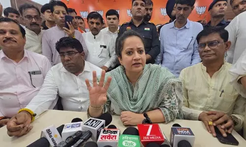 Haryana : मानसून खत्म, सड़क मरम्मत शुरू करें स्वास्थ्य मंत्री ने अधिकारियों को निर्देश दिए