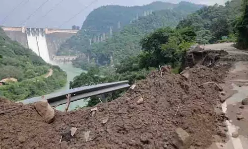 Punjab: भूस्खलन के कारण भाखड़ा बांध जाने वाली सड़क अवरुद्ध, 15 दिनों तक रेल सेवाएं ठप