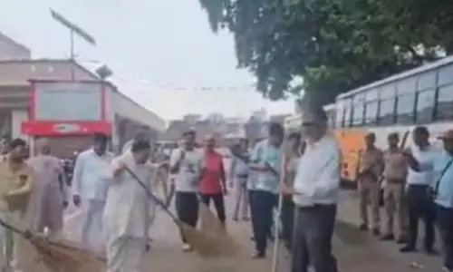 Farrukhabad: बस स्टेशन से शुरू हुआ स्वच्छता पखवाड़ा