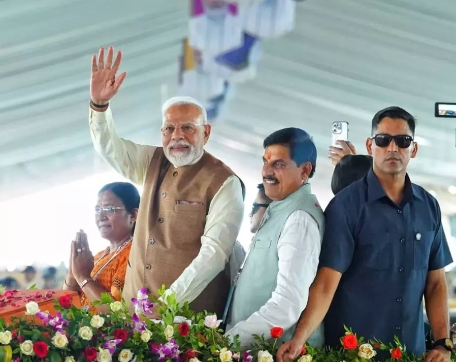 Dhar: पीएम मोदी का धार में शानदार स्वागत Dhar: पीएम मोदी का धार में शानदार स्वागत