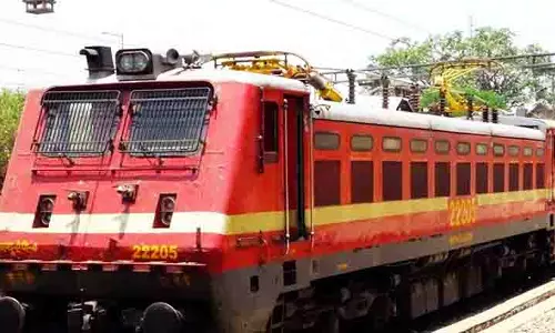 Indian Railways ने सुगम यात्रा के लिए विशेष ट्रेन सेवाओं का विस्तार किया