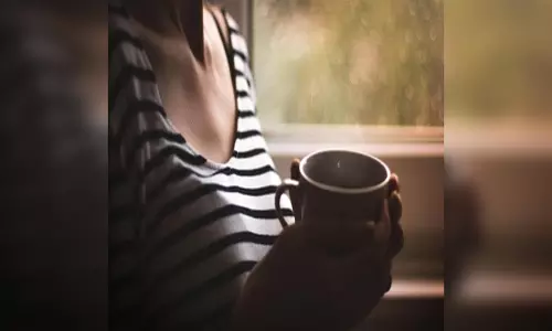सुबह का पहला घूंट बदल देगा आपकी जिंदगी! आयुर्वेद से जानिए असली हेल्थ हैक