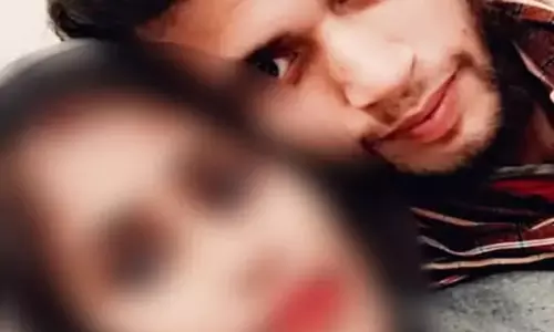 रायपुर : महिला सुसाइड मामले में पति पर FIR दर्ज, भिखारी कहकर करता था प्रताड़ित रायपुर : महिला सुसाइड मामले में पति पर FIR दर्ज, भिखारी कहकर करता था प्रताड़ित
