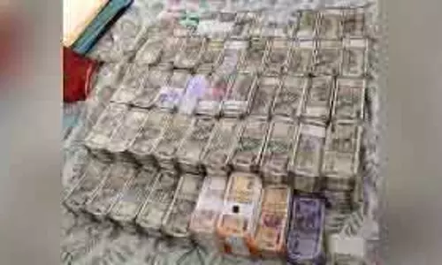 Telangana: ACB ने बिजली अधिकारी के परिजनों से 2 करोड़ रुपये बरामद किए