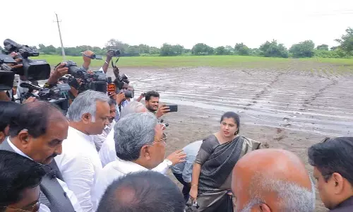 Kalaburagi : मुख्यमंत्री ने जलमग्न तोगारी फसल का निरीक्षण किया Kalaburagi : मुख्यमंत्री ने जलमग्न तोगारी फसल का निरीक्षण किया