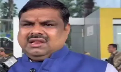 गुजरात दौरे से रायपुर लौटे शिक्षा मंत्री गजेंद्र यादव