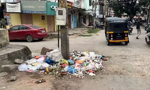 Chitradurga : कोटे नाडु की सड़कों पर स्वच्छता का अभाव है Chitradurga : कोटे नाडु की सड़कों पर स्वच्छता का अभाव है