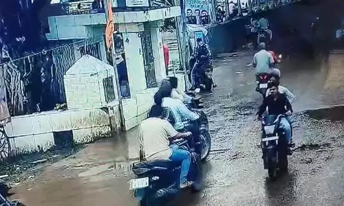 व्यापारी से दिनदहाड़े 5 लाख की उठाईगिरी, CCTV में वारदात कैद