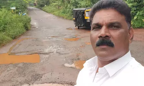 Udupi : गड्ढों के साथ सेल्फी अभियान Udupi : गड्ढों के साथ सेल्फी अभियान