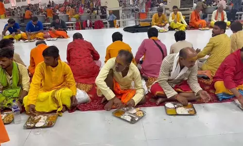 बागेश्वर धाम ने PM Modi के 75वें जन्मदिन पर विशेष प्रार्थना और भोज का आयोजन किया
