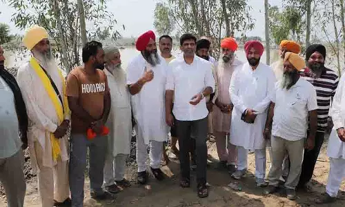 Jalandhar: राज्य मंत्री ने बाढ़ प्रभावित पीड़ितों को सहायता का आश्वासन दिया