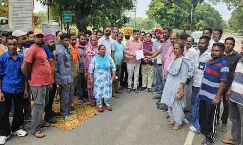 BJP, कांग्रेस ने नगर निगम के ठेका कर्मचारियों की हड़ताल का समर्थन किया BJP, कांग्रेस ने नगर निगम के ठेका कर्मचारियों की हड़ताल का समर्थन किया