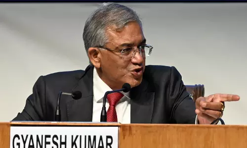 बिहार चुनाव से EVM बैलेट पेपर पर उम्मीदवारों की रंगीन तस्वीरें होंगी: चुनाव आयोग
