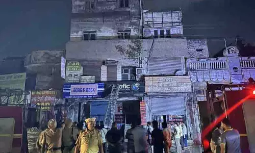 Ludhiana: बहुमंजिला इमारत में आग लगने से लाखों का सामान जलकर खाक