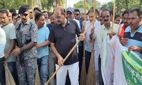 Om Birla ने पीएम मोदी के जन्मदिन पर स्वच्छता अभियान में भाग लिया