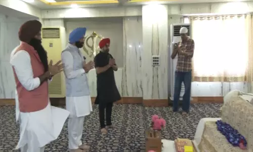 दिल्ली के मंत्री मनजिंदर सिरसा ने PM मोदी के जन्मदिन पर बंगला साहिब में अरदास की