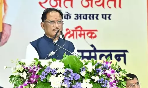 मुख्यमंत्री ने विश्वकर्मा जयंती पर श्रमवीरों को दी बड़ी सौगात मुख्यमंत्री ने विश्वकर्मा जयंती पर श्रमवीरों को दी बड़ी सौगात