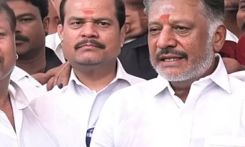 थंथाई पेरियार की 147वीं जयंती, ओ. पन्नीरसेल्वम ने चेन्नई में दी श्रद्धांजलि थंथाई पेरियार की 147वीं जयंती, ओ. पन्नीरसेल्वम ने चेन्नई में दी श्रद्धांजलि