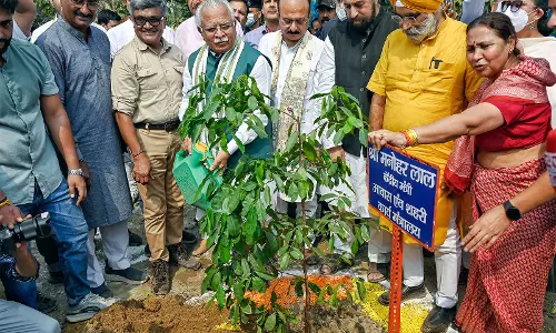 केंद्रीय मंत्री खट्टर ने PM मोदी के जन्मदिन पर वृक्षारोपण अभियान में भाग लिया
