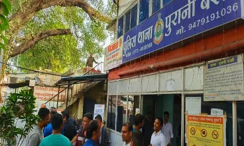 पत्रकार के सवाल से बिगड़े पुरानी बस्ती थाना के अधिकारी साहू के बोल, कहा- जो छापना है छाप दो पत्रकार के सवाल से बिगड़े पुरानी बस्ती थाना के अधिकारी साहू के बोल, कहा- जो छापना है छाप दो