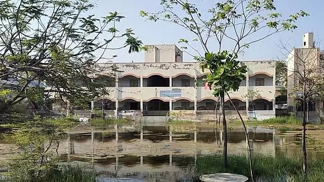स्कूलों में बारिश का पानी जमा न हो: प्रधानाध्यापकों को निर्देश स्कूलों में बारिश का पानी जमा न हो: प्रधानाध्यापकों को निर्देश