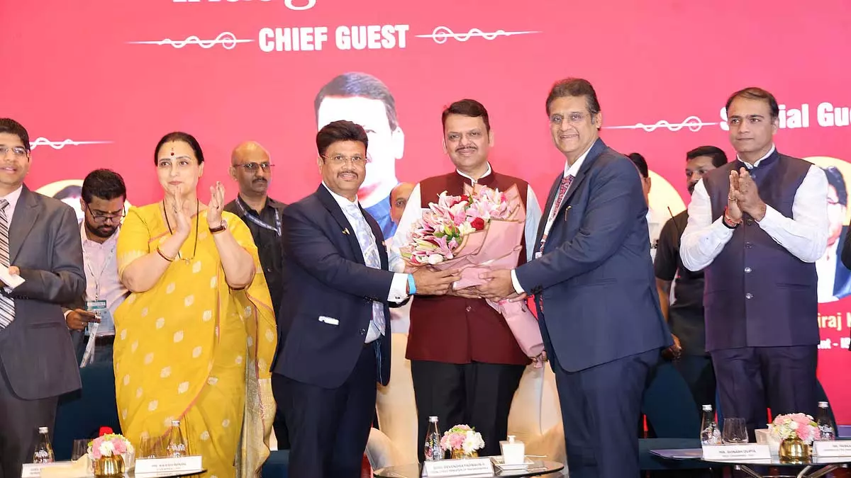 CM ने जियो वर्ल्ड सेंटर में भारतीय रत्न एवं आभूषण शो के दिवाली संस्करण का उद्घाटन किया CM ने जियो वर्ल्ड सेंटर में भारतीय रत्न एवं आभूषण शो के दिवाली संस्करण का उद्घाटन किया