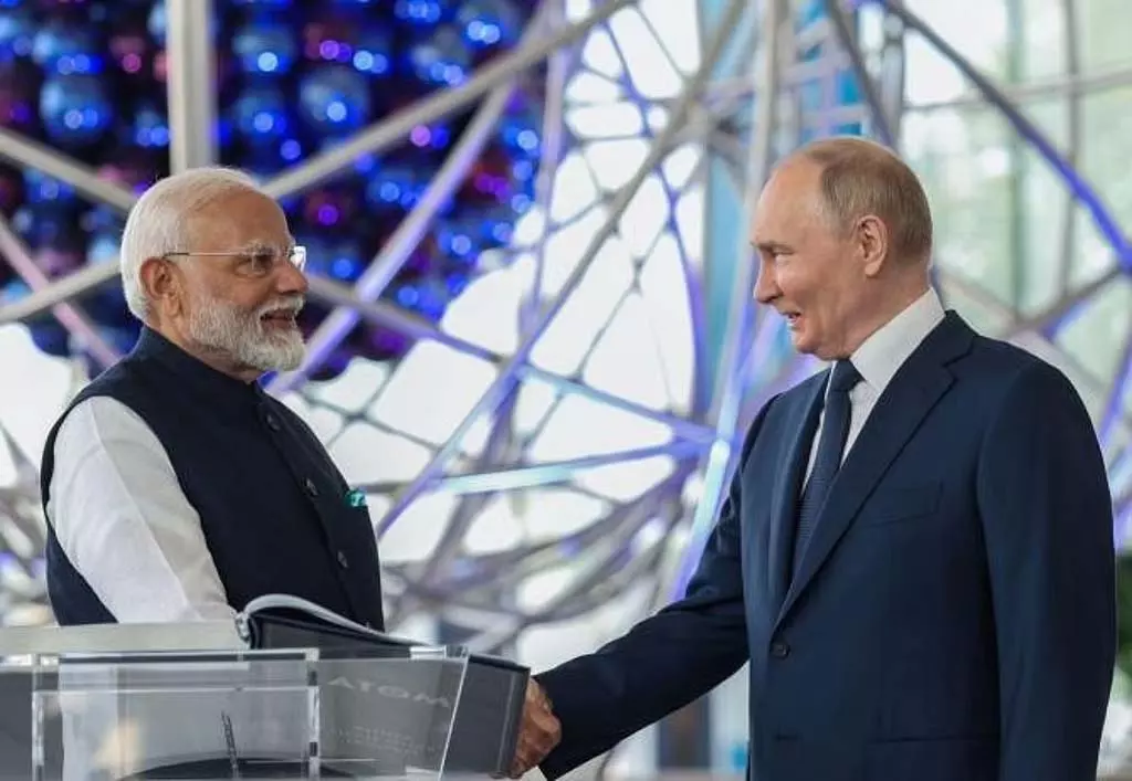 भारत यूक्रेन युद्ध को सुलझाने में मदद के लिए तैयार: PM Modi ने पुतिन को आश्वासन दिया भारत यूक्रेन युद्ध को सुलझाने में मदद के लिए तैयार: PM Modi ने पुतिन को आश्वासन दिया