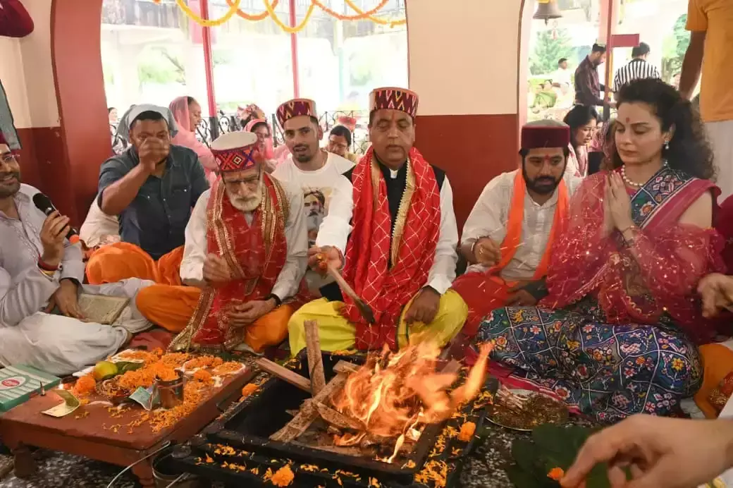 Mandi: पीएम की लंबी उम्र और देश की रक्षा की प्रार्थना Mandi: पीएम की लंबी उम्र और देश की रक्षा की प्रार्थना