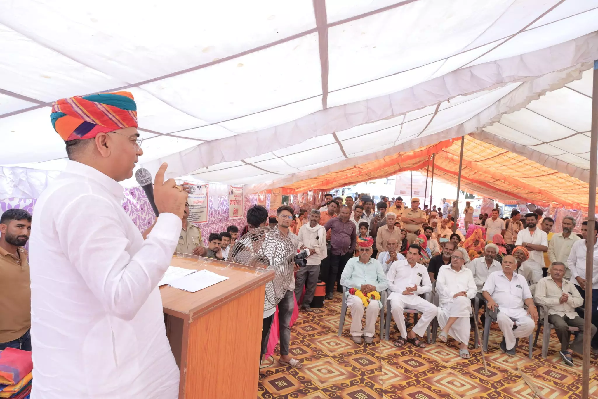 Jaipur: जल संसाधन मंत्री ने पुष्कर में किया ग्रामीण व शहरी सेवा शिविरों का निरीक्षण Jaipur: जल संसाधन मंत्री ने पुष्कर में किया ग्रामीण व शहरी सेवा शिविरों का निरीक्षण