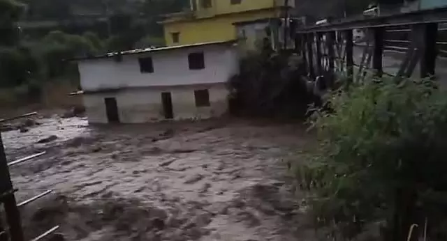 Uttarakhand: बादल फटने से चमोली जिले में 10 लोग लापता, गांवों का संपर्क टूटा Uttarakhand: बादल फटने से चमोली जिले में 10 लोग लापता, गांवों का संपर्क टूटा