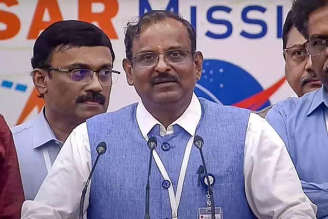 ISRO अंतरिक्ष में व्योममित्र नामक रोबोट भेजने की योजना बना रहा है ISRO अंतरिक्ष में व्योममित्र नामक रोबोट भेजने की योजना बना रहा है