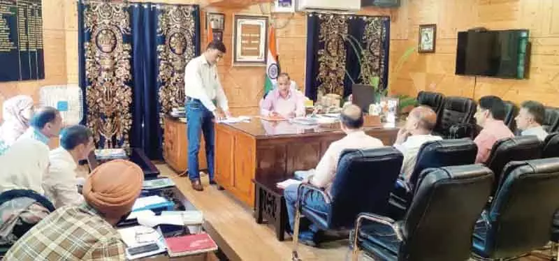 ग्रामीण अर्थव्यवस्था के लिए रेशम योजनाओं के तेज़ क्रियान्वयन की मांग: निदेशक ग्रामीण अर्थव्यवस्था के लिए रेशम योजनाओं के तेज़ क्रियान्वयन की मांग: निदेशक