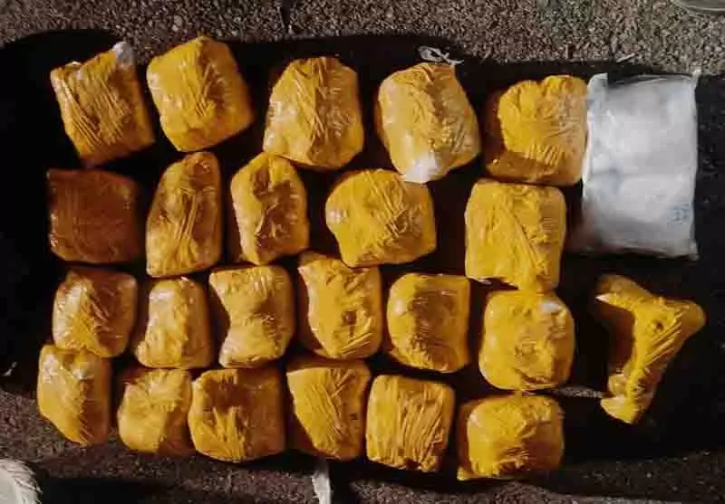 अमृतसर में 25 kg हेरोइन के साथ एक व्यक्ति गिरफ्तार अमृतसर में 25 kg हेरोइन के साथ एक व्यक्ति गिरफ्तार
