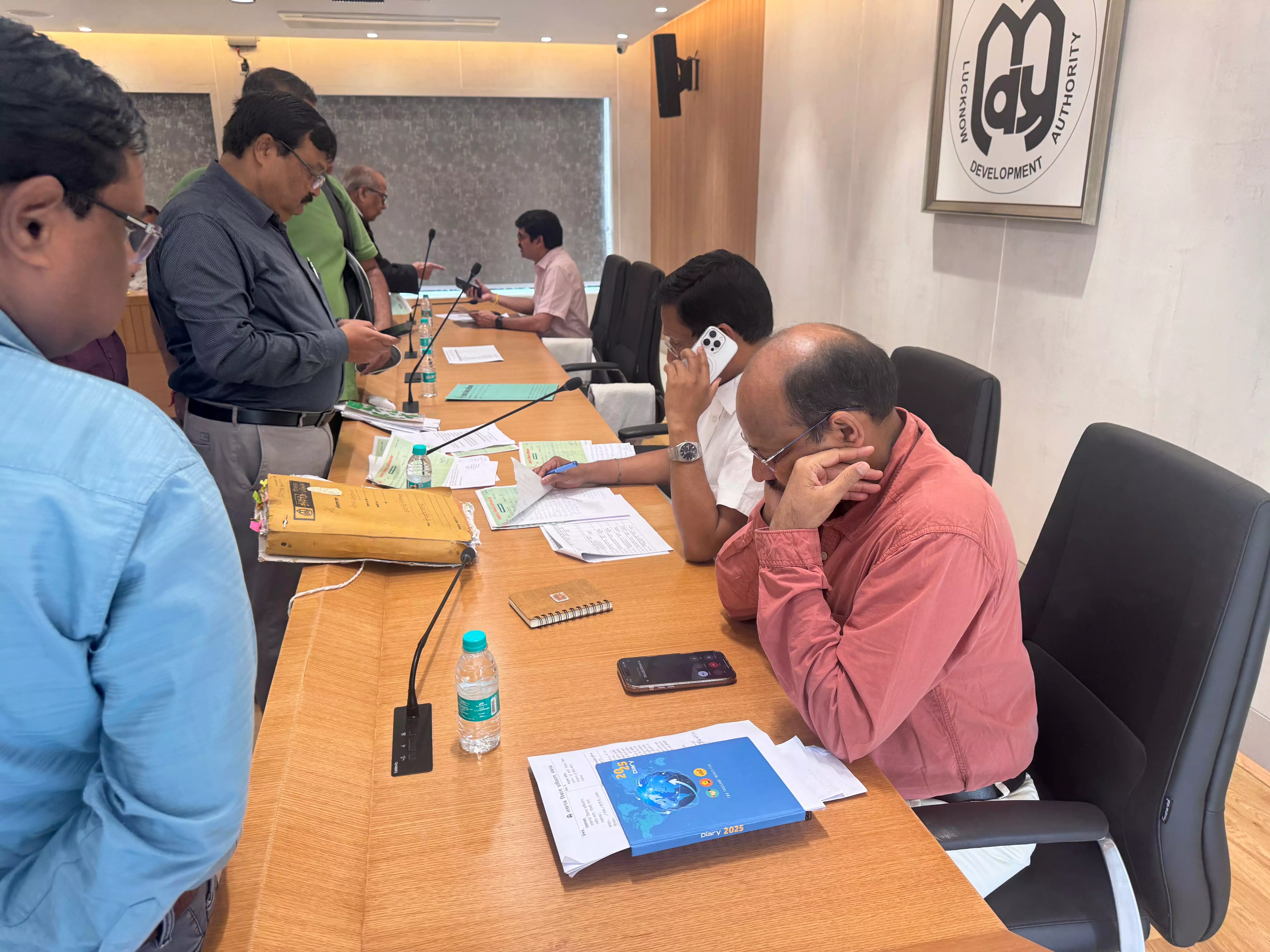 Lucknow: LDA में जनता अदालत का आयोजन Lucknow: LDA में जनता अदालत का आयोजन