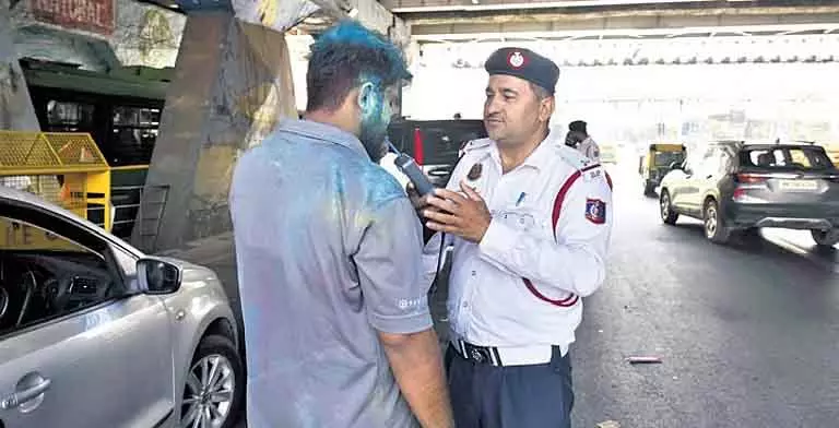 दिल्ली यातायात पुलिस को 50 और एल्कोमीटर मिलने की संभावना दिल्ली यातायात पुलिस को 50 और एल्कोमीटर मिलने की संभावना
