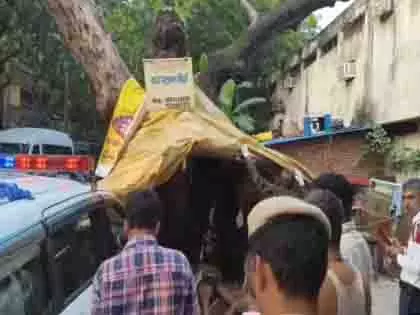 Delhi: बेकाबू पुलिस वैन ने ली चाय विक्रेता की जान, अधिकारी निलंबित Delhi: बेकाबू पुलिस वैन ने ली चाय विक्रेता की जान, अधिकारी निलंबित