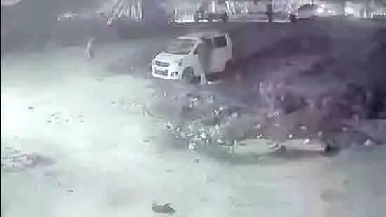 Noida: शराबी युवक ने कार में की तोड़फोड़, गिरफ्तार Noida: शराबी युवक ने कार में की तोड़फोड़, गिरफ्तार