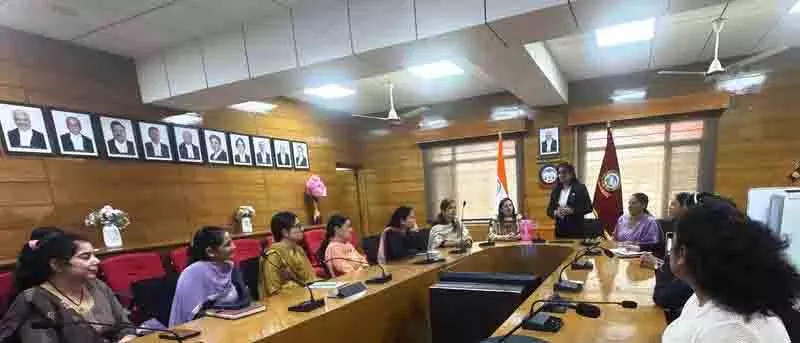 HPNLU ने महिला कर्मचारियों के लिए जागरूकता कार्यक्रम आयोजित किया HPNLU ने महिला कर्मचारियों के लिए जागरूकता कार्यक्रम आयोजित किया