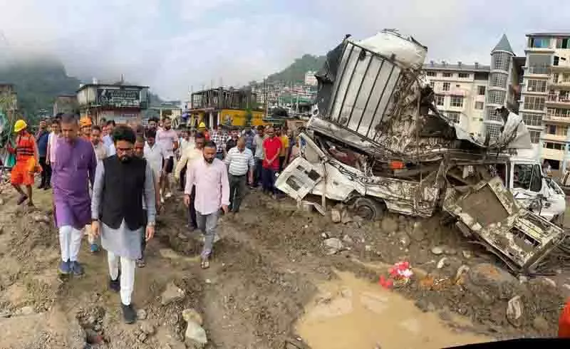 Anurag Thakur ने मंडी के बाढ़ प्रभावित धर्मपुर का दौरा किया Anurag Thakur ने मंडी के बाढ़ प्रभावित धर्मपुर का दौरा किया