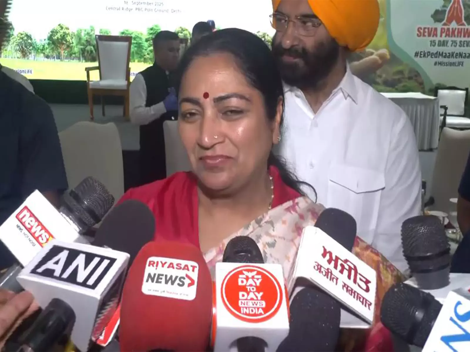 ‘एक पेड़ मां के नाम’ अभियान में राजनयिकों की भागीदारी पर दिल्ली सीएम रेखा गुप्ता ने जताया आभार ‘एक पेड़ मां के नाम’ अभियान में राजनयिकों की भागीदारी पर दिल्ली सीएम रेखा गुप्ता ने जताया आभार