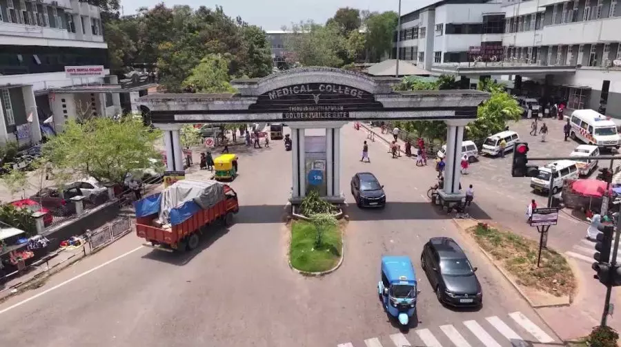 Kerala : उपकरणों की कमी के कारण टीवीएम मेडिकल कॉलेज में यूरोलॉजी सर्जरी रुकी Kerala : उपकरणों की कमी के कारण टीवीएम मेडिकल कॉलेज में यूरोलॉजी सर्जरी रुकी