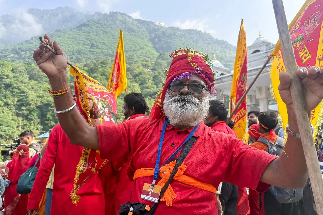 अस्थायी निलंबन के बाद माता वैष्णो देवी यात्रा फिर से शुरू अस्थायी निलंबन के बाद माता वैष्णो देवी यात्रा फिर से शुरू