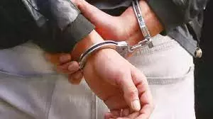 Deoghar: गर्भवती पत्नी की टांगी से मारकर हत्या, आरोपी गिरफ्तार Deoghar: गर्भवती पत्नी की टांगी से मारकर हत्या, आरोपी गिरफ्तार