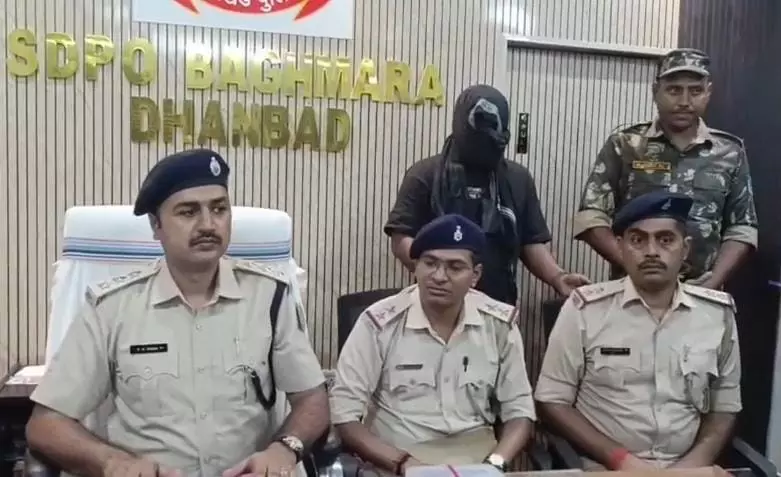 Dhanbad पुलिस ने अपराध की तैयारी कर रहे युवक को धर दबोचा Dhanbad पुलिस ने अपराध की तैयारी कर रहे युवक को धर दबोचा