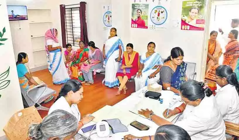 BRS के तहत तेलंगाना आरोग्य महिला योजना ने स्वस्थ नारी, सशक्त परिवार का मार्ग प्रशस्त किया BRS के तहत तेलंगाना आरोग्य महिला योजना ने स्वस्थ नारी, सशक्त परिवार का मार्ग प्रशस्त किया