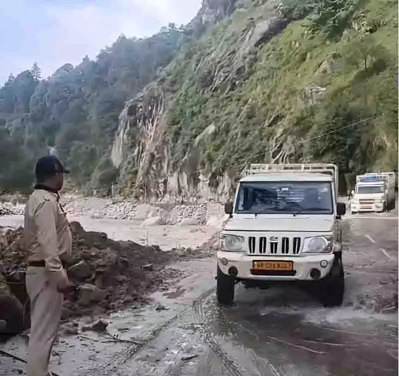 Himachal में 519 सड़कें अभी भी अवरुद्ध, 23 सितंबर तक बारिश की संभावना Himachal में 519 सड़कें अभी भी अवरुद्ध, 23 सितंबर तक बारिश की संभावना