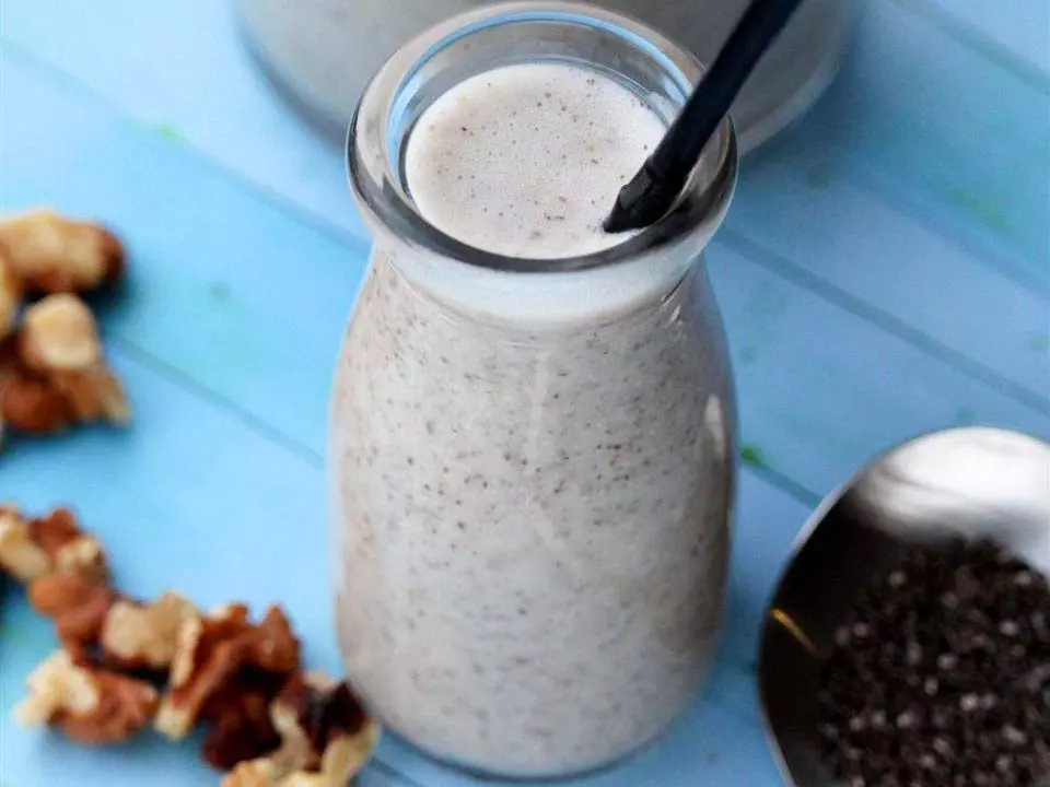 Chia Seeds and Milk: सेहत के लिए फायदेमंद या हानिकारक? Chia Seeds and Milk: सेहत के लिए फायदेमंद या हानिकारक?