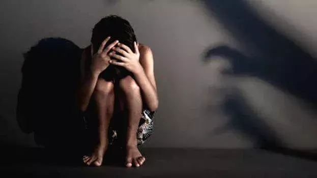 Kerala: 16 वर्षीय लड़के का यौन उत्पीड़न; लाखों के वित्तीय लेन-देन का मामला Kerala: 16 वर्षीय लड़के का यौन उत्पीड़न; लाखों के वित्तीय लेन-देन का मामला