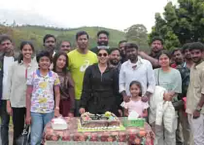 दुशारा विजयन ने अभिनेता विशाल की फिल्म Magudam की शूटिंग पूरी की दुशारा विजयन ने अभिनेता विशाल की फिल्म Magudam की शूटिंग पूरी की